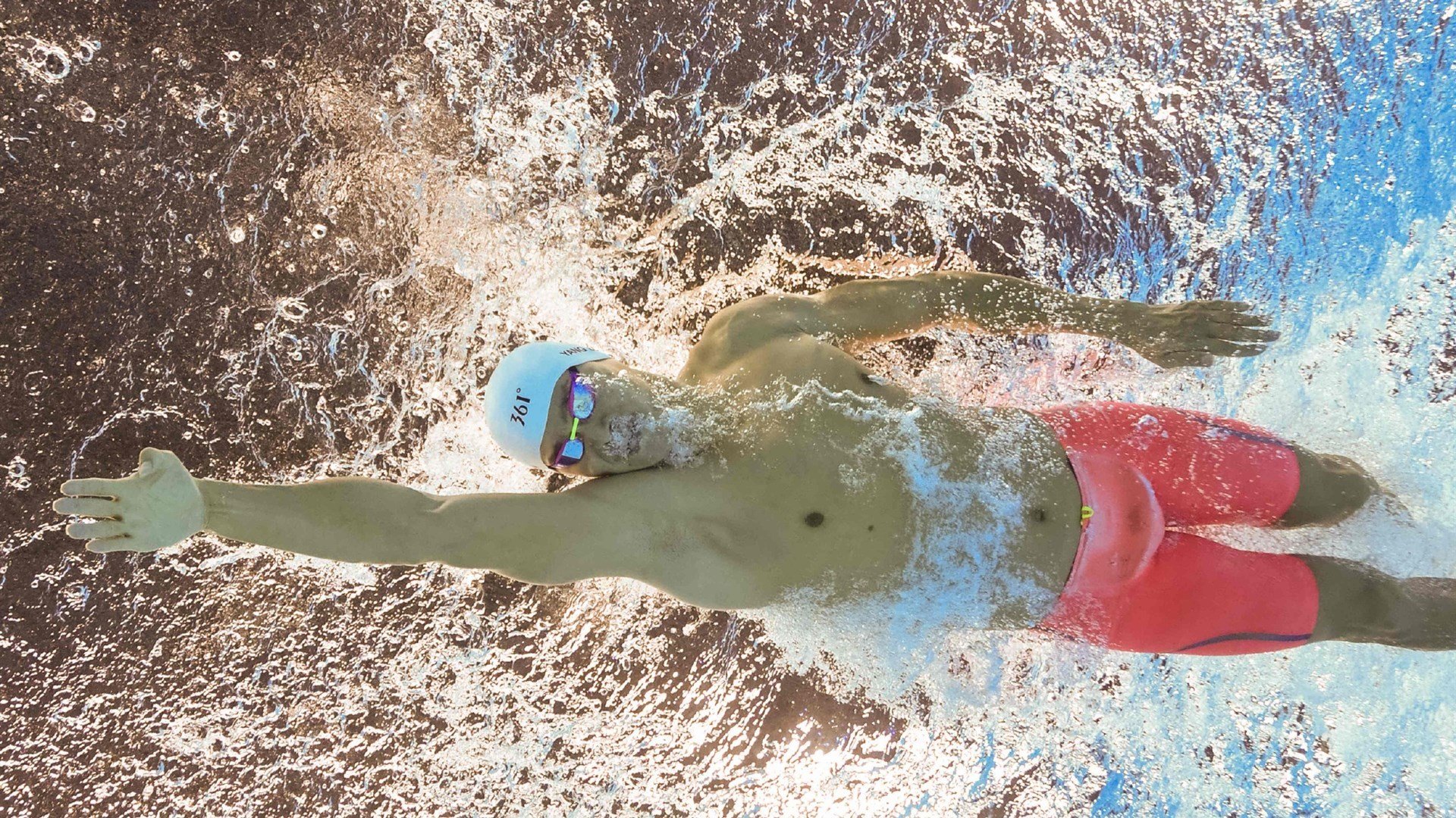 霍特·巴雷特：全黑队攻防转换中的中枢，带领球队打出完美配合